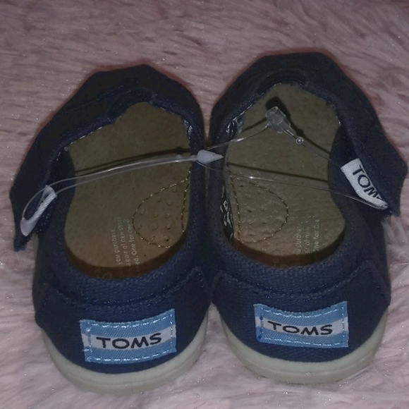 Toms Shoes - Picture 3 of 5
